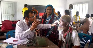 অভাবে আটকে ছিল কৃষক নেন্দু শেখের চোখের চিকিৎসা